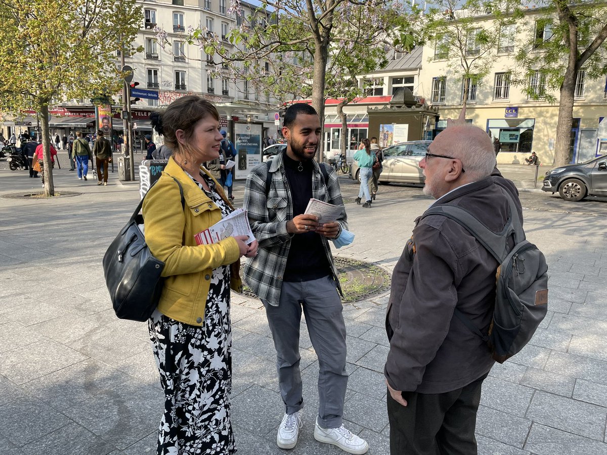 Luc_Lebon's tweet photo. Riches échanges au métro #Ménilmontant avec les habitants de #Paris11 et #Paris20 qui veulent des députés de #gauche à l’@AssembleeNat pour répondre à l’urgence sociale et écologique ! ✊

#LeBonDéputé https://t.co/qtktXRlmZs