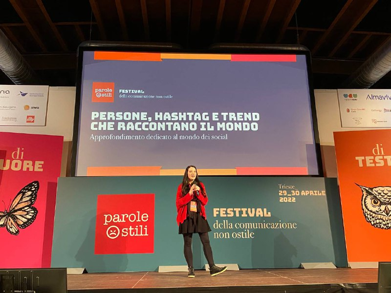 Benedetta Santini, insegnante e tiktoker, ci fa riflettere su cosa sia la polarizzazione. 

#paroleostili