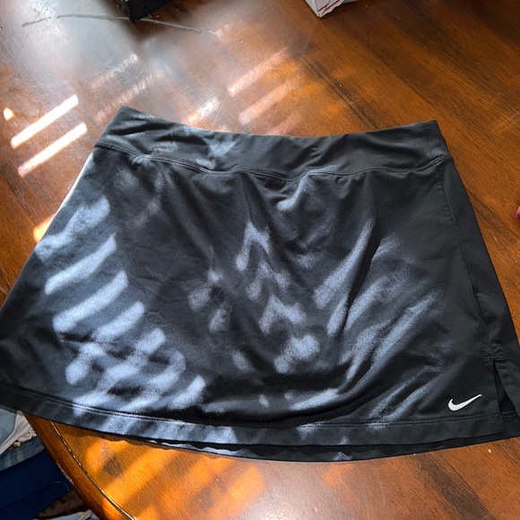 SeamsReUseful's tweet photo. So good I had to share! Check out all the items I'm loving on @Poshmarkapp from @VeronicazAttic @Kattann0221 #poshmark #fashion #style #shopmycloset #nike #cest1946 #freepeople: https://t.co/eOmv8Pjwhg https://t.co/D65HgYKkah