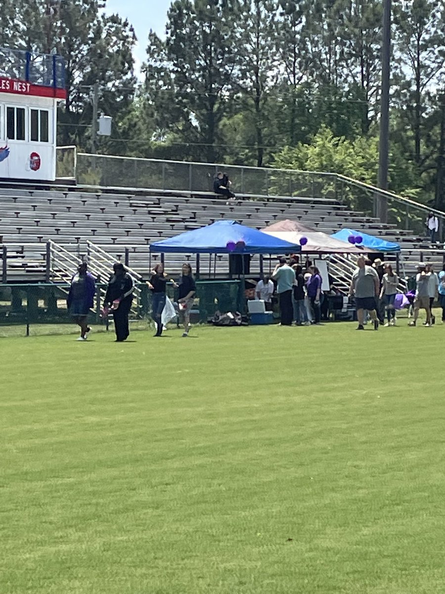 Military_ACPSD's tweet photo. @WSHSWarEagles @AikenPublicSch What a way to end the Month of the Military Child @WSH.  Campus wide Walk-a-Thon grade competition. Great job Trina Springs, Col. Joye and Mr. Neloms. https://t.co/ZzOhsh9r94