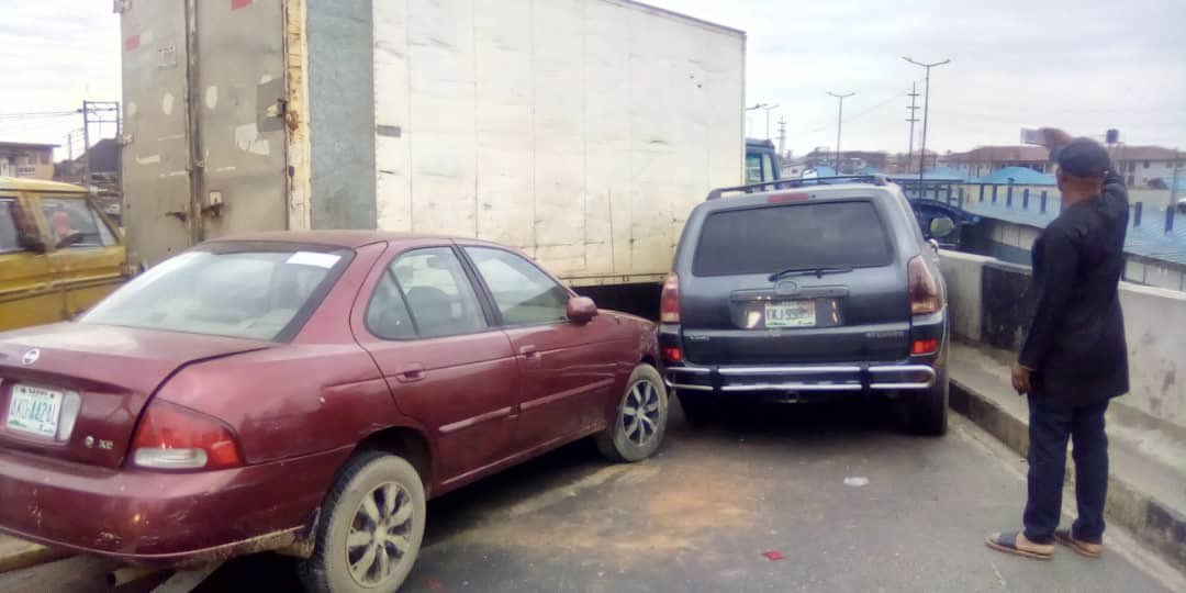 trafficbutter's tweet photo. VIA @followlastma: [6:10PM] #Mile12 #AccidentReportReport of a serious accident just occurred on Mile 12 bridge inward Owode Elede. The accident involved three vehicles. A truck, Toyota 4 runner and a Nissan Sentra. https://t.co/TuP2d6b2DJ