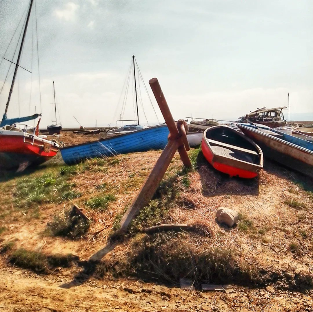MogRagga's tweet photo. Today I spent a little time at a boat yard on the Dee Estuary. Usually there are great views across to Wales but the heat mist obscured the Welsh Mountains today. So, I bring you decaying boats and a rusty anchor.😊 #DeeEstuary #OldBoats #MHHSBD #TidalRiver #SBS https://t.co/b2NLkHsWh1