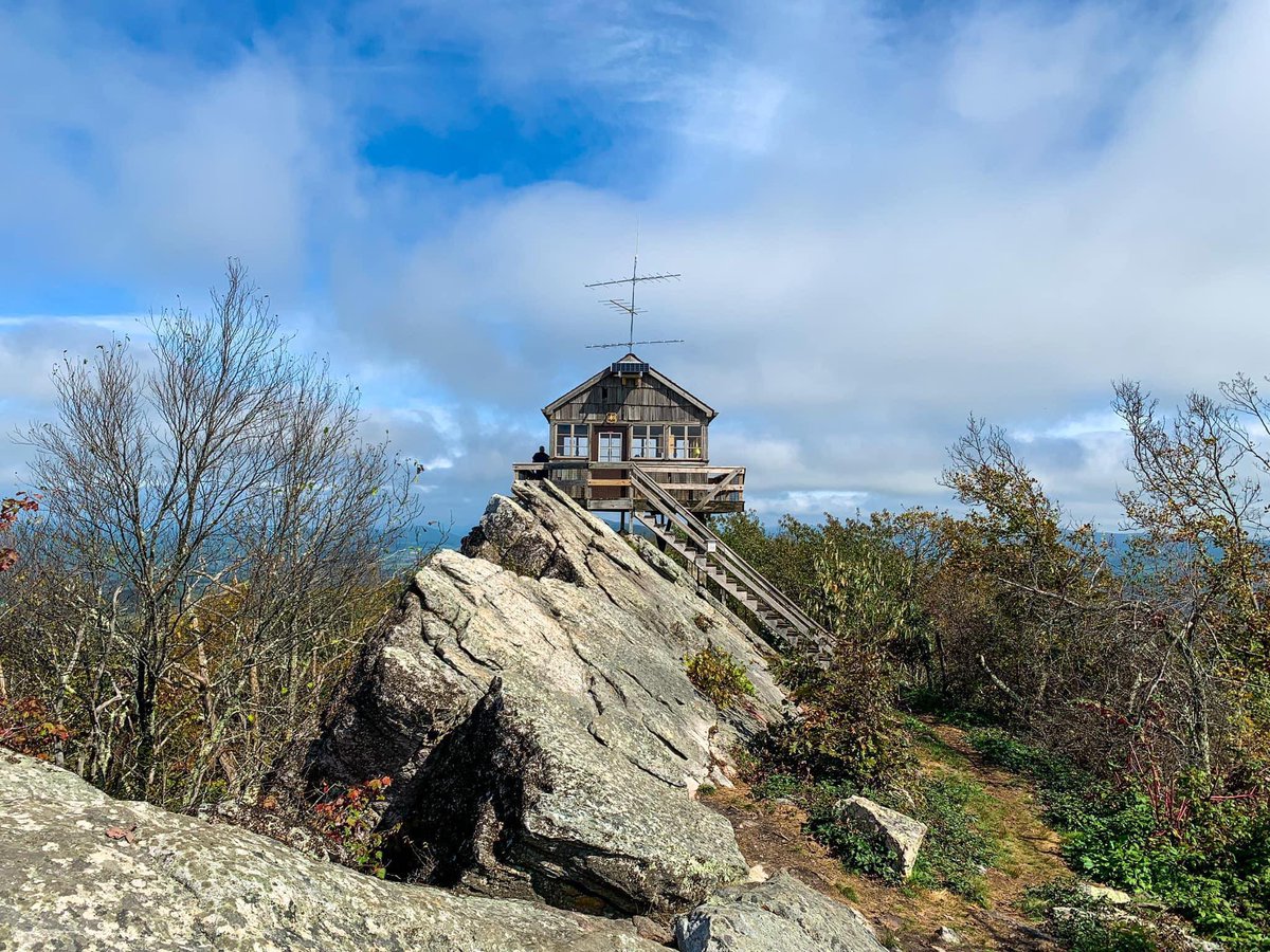GbrValleyEDC's tweet photo. This weekend check-out Watoga State Park, Calvin Price State Forest and Droop Mountain Battlefield State Park, which offer the best stargazing experiences in the nation.
And take in the Hanging Rock Raptor Observatory on Monroe’s Trail Day - Sunday, May 1. https://t.co/vubMdC6qfv