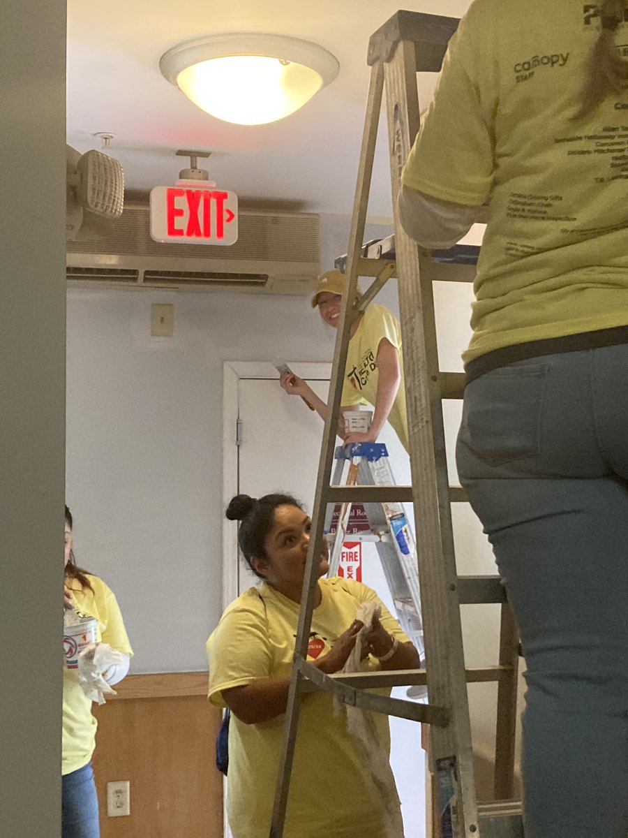 PatCothamMeck's tweet photo. This is #RealtorCareDay where @canopyrealtor realtors refurbish areas of homes and non-profits. Lots of work happening at @SHC_Charlotte #McCreeshPlace @REBIC #RealtorsVolunteer #RealtorsCare #GreatCommunity https://t.co/98CqSayGUJ