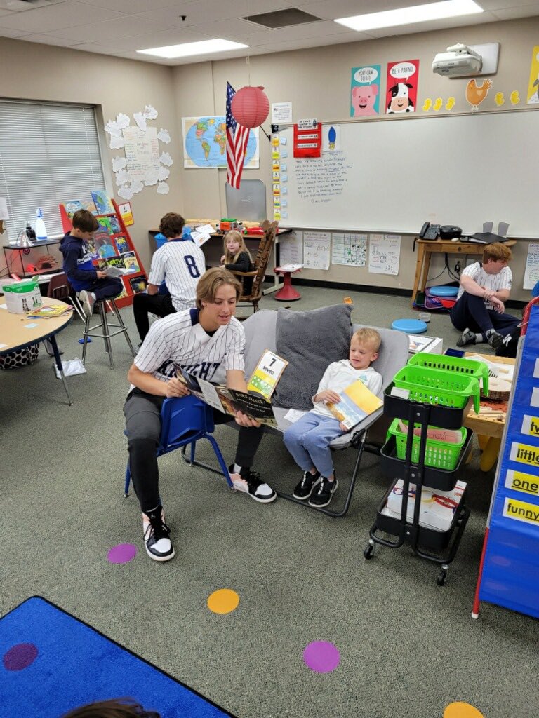 The Kindergartners had a special visit from the Varsity Baseball team this morning! #TPCS <a href="/BaseballPoint/">あき</a>