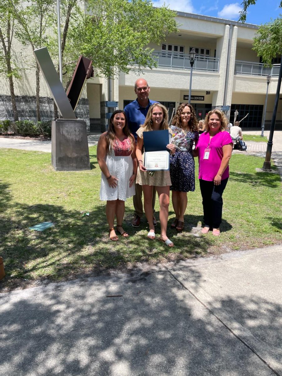 Congratulations Taylor Schultz, a senior at Bartram Trail HS, as the SJCSD Youth Volunteer of the Year! Thank you for making a difference in the lives of others! Taylor was announced by Superintendent Tim Forson, accompanied by Coordinator for Volunteer Services Cheryl Freeman.🙌