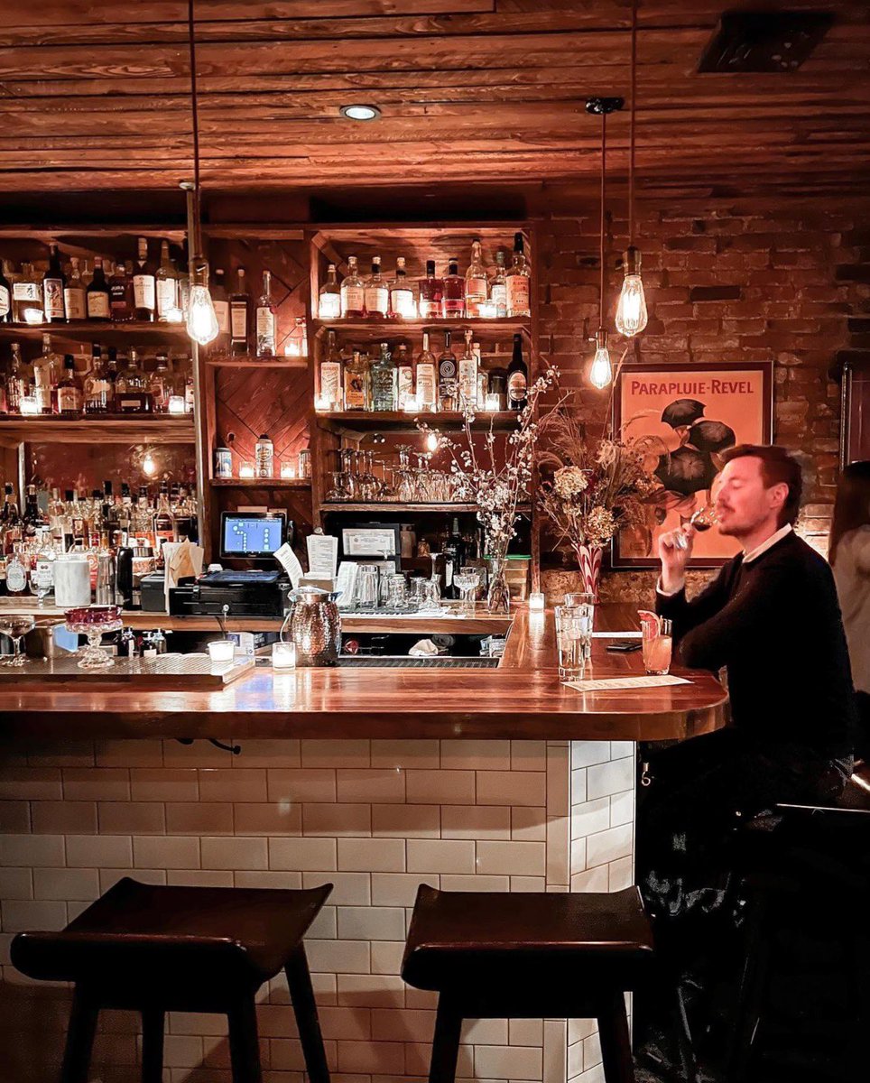 brassbarstl's tweet photo. Here's to the weekend 🍷
.
.
.
📸: @outlawson
#brassbarstl #cwescene #stldrinks https://t.co/OUfvwxu4j4