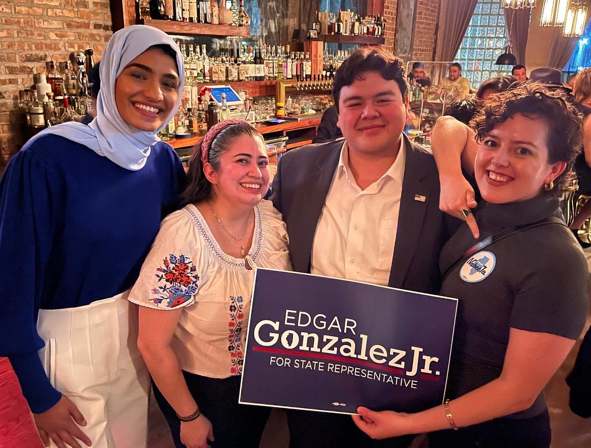 ✊🏼 The future is bright because the future is young! Beyond elated to be supporting young and progressive candidates like my friend <a href="/NabeelaforIL/">Nabeela Syed</a>. ¡A trabajar, que se ocupa!