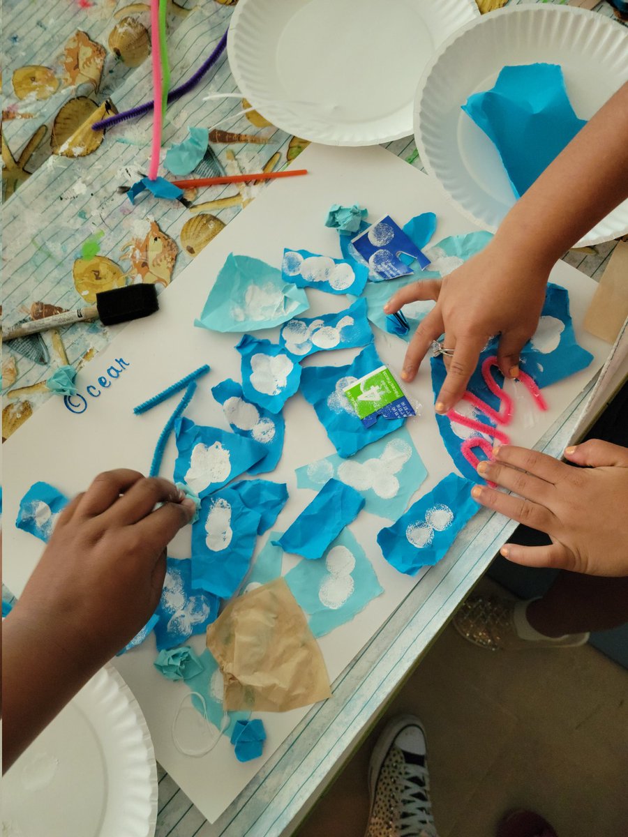 TaylorTurizo's tweet photo. Ss chose a topic to research, showed their learning in a Google slide, then created scrap art to represent their learning. By letting Ss be the leaders of their learning amazing creations and conversations happened. https://t.co/8kMI6AlDYX
