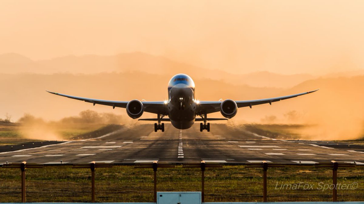 Guanacaste_LIR's tweet photo. 🎶 If I can fly, I will fly...  (to @guanacaste_LIR)

@BTS_twt #BTSArmy #AirportTwitter #BTS
📸 @lima_fox https://t.co/f6izW11TF6