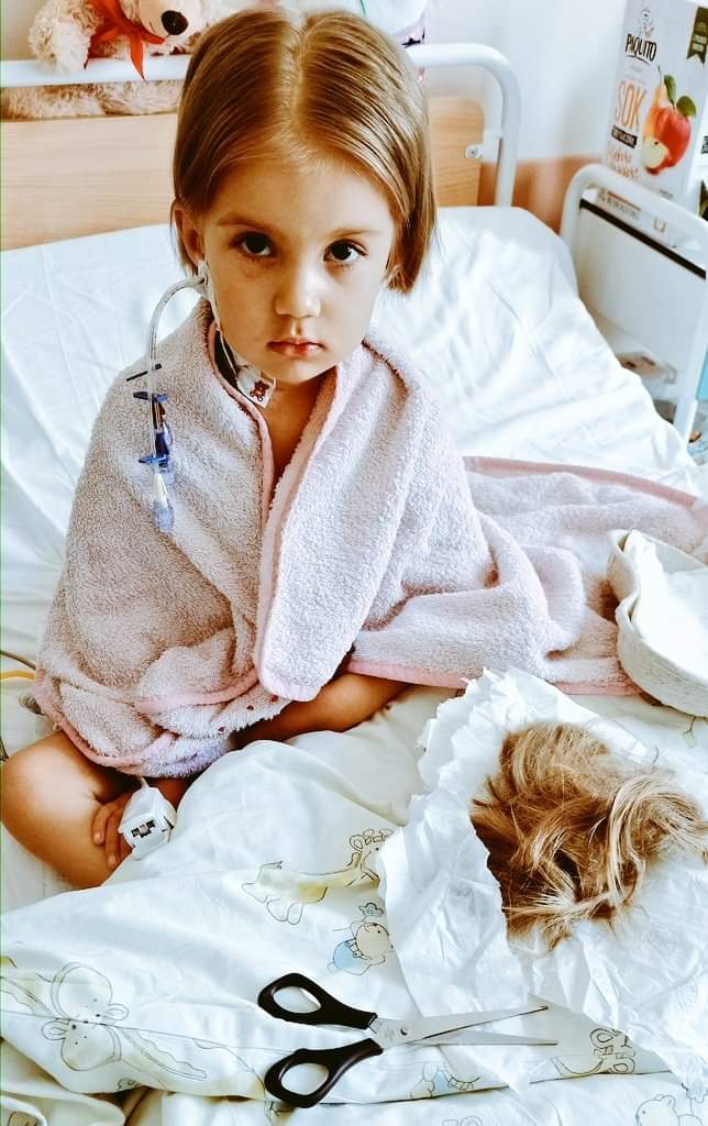 BŁAGAM o RT. Bezlitosna onkologia Płacz matki a w tle silna Maja! W Polsce po dwóch latach ciężkiej walki nie ma już ratunku. Nowotwór wrócił i zabija, ale jest nadzieja - leczenie ostatniej szansy w Barcelonie. Brakuje 67 tys zł. Pomoż tutaj➡️pomagam.pl/pomocdlamajuni