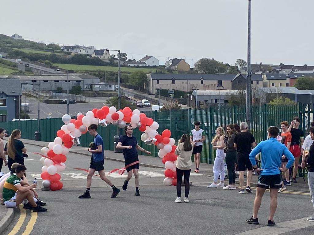 PCD_07's tweet photo. Bhí rás 5km an-taitneamhach againn ar scoil inniu agus an lá ina uain mheala.  Bhí an scoil ar fad rannpháirteach sa rás ar mhaithe le Cumann Naomh Uinseann de Pól.  Ár mbuíochas le gach éinne a bhí chomh fial linn. https://t.co/mjtklLvlUg