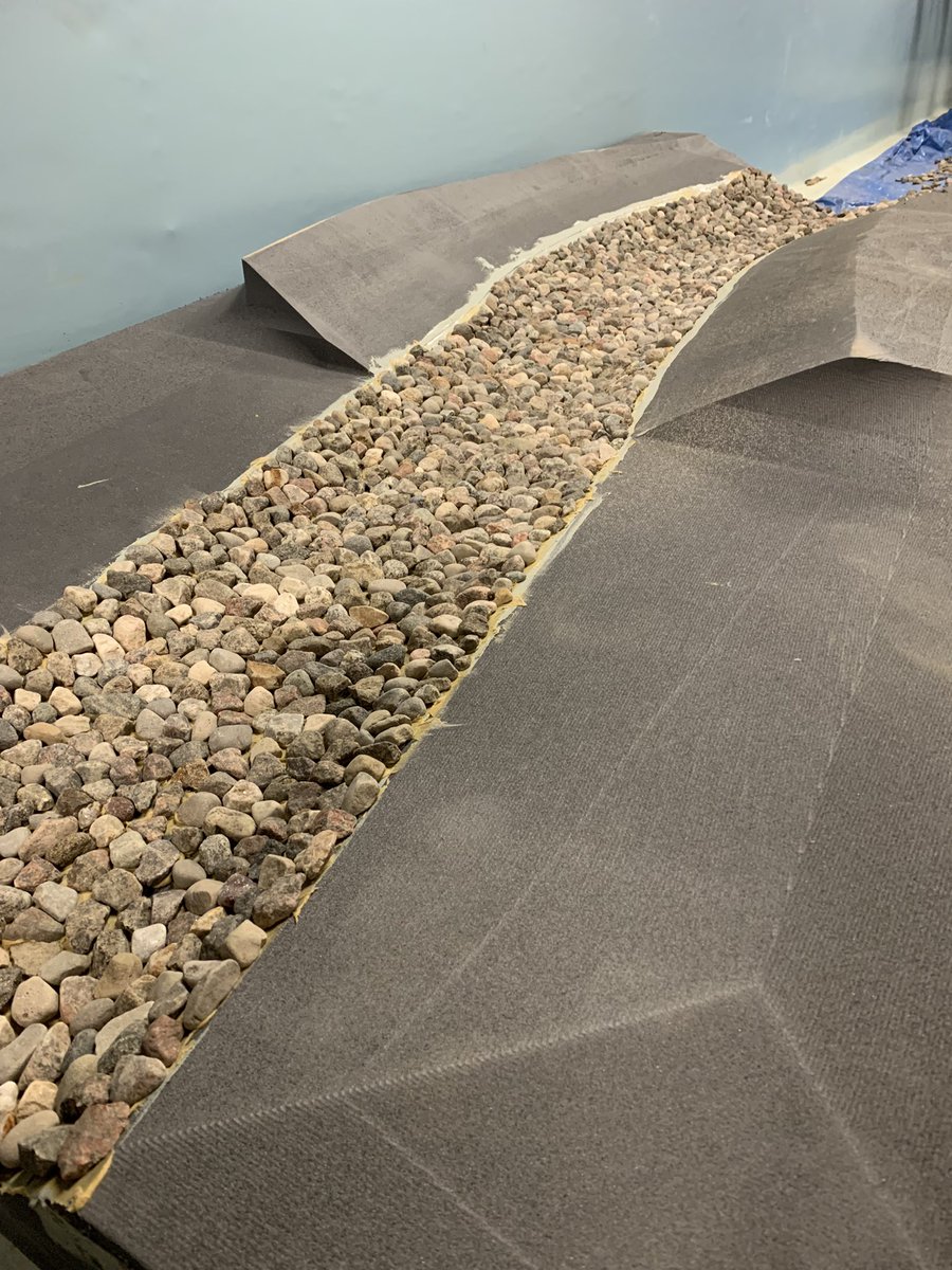 Our experimental channel is finally starting to look like a “real” river! Big thanks to the students in @MacvicarBruce’s lab for helping glue on these rocks one by one. #FlumeFriday @McMasterSEES @McMasteResearch