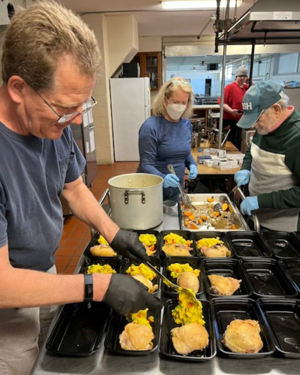 GoodNeighborsRI's tweet image. April is volunteer appreciation month and we have a LOT of people that we are grateful for! Our volunteers work tirelessly each week to help lift up our food insecure neighbors with everything from warm meals to warm smiles. A huge THANK YOU for all they do!