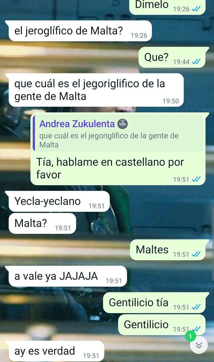 con_eyeliner's tweet photo. Otro día más intentando comprender a mi amiga nacida por unboxing https://t.co/eOl1kp8wOx