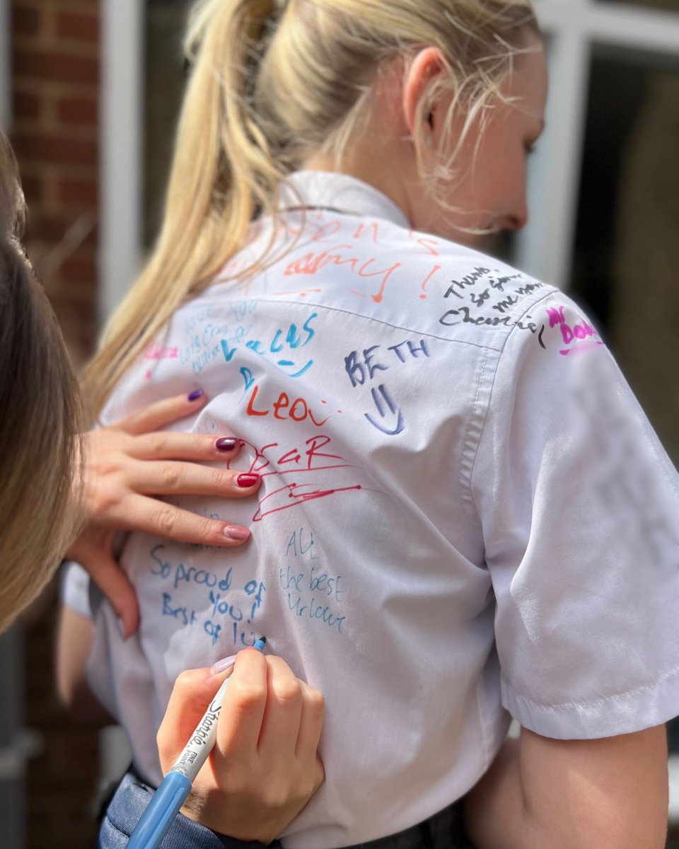 ArnoldLodgeNews's tweet photo. The end of school today marks the start of our Year 11 & Year 13's study leave. It's been a day of shirt signing, laughter and reminiscing over happy ALS memories. #ALSletsmeAchieve #ALSletsmeDream #ALSletsmeAspire #ALSletsmeCreate #ALSletsmeBelieve https://t.co/InAfONdyeu
