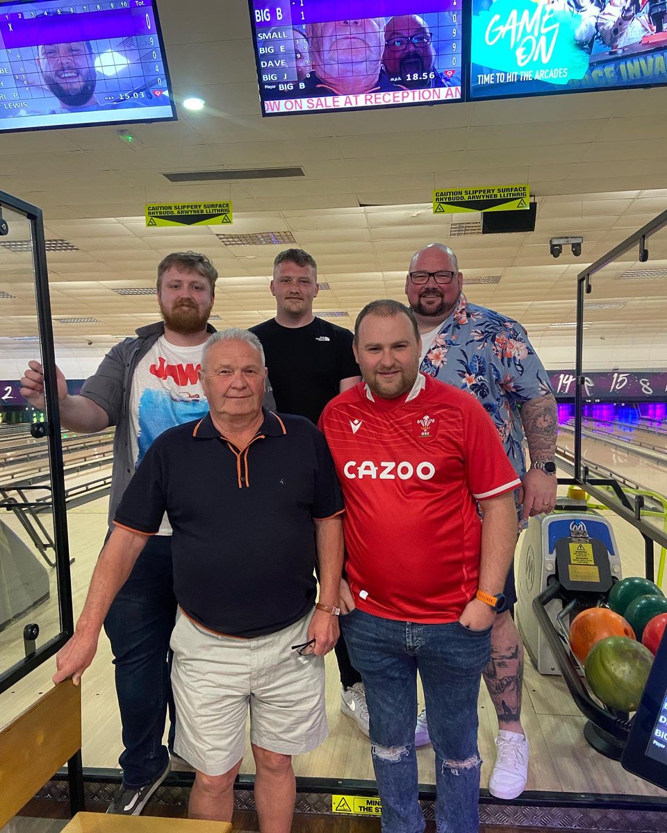 AwShopfronts's tweet image. Team bonding with a bit of bowling, food and drinks what a fantastic work force, only beps missing but next time it will be us all 🙏🙏