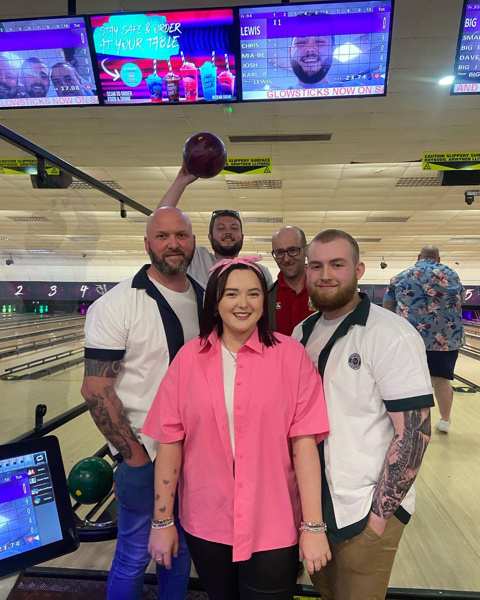 AwShopfronts's tweet image. Team bonding with a bit of bowling, food and drinks what a fantastic work force, only beps missing but next time it will be us all 🙏🙏