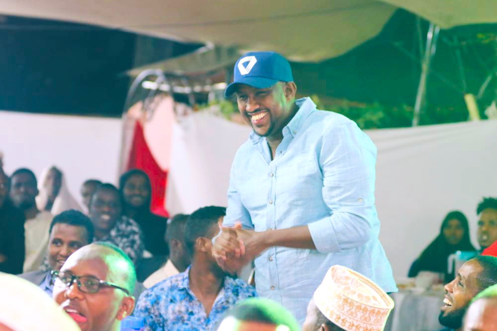 Asmali77's tweet image. I am attending an #Iftar dinner hosted by Wajir County Gubernatorial aspirant Dr. Hassan Mohamed Fuje and when the MC @MohamudAbass recognized me I was overwhelmed by the huge love that was shown to me by the attendees. Thanks. Dr. Hassan is a long term friend. I wish him well.