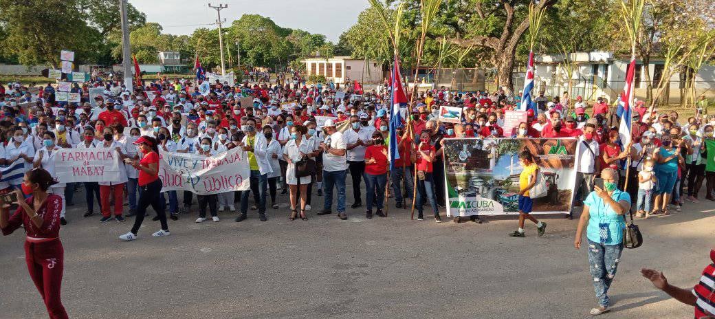 CMKXDigital's tweet photo. Desarrollando hoy desfile y acto por el #PrimeroDeMayo en la comunidad de #Mabay #Bayamo
#CubaViveYTrabaja
#PorGranmaLoMejor #VamosConTodo /vía Empresa Agroindustrial Azucarera Arquimedes Colina @CapoNapoles @CubaCentral @escribano_cruz @YanetsyTerry @YanetsyCubana @ReydierBernal https://t.co/vgcpeN2pjW