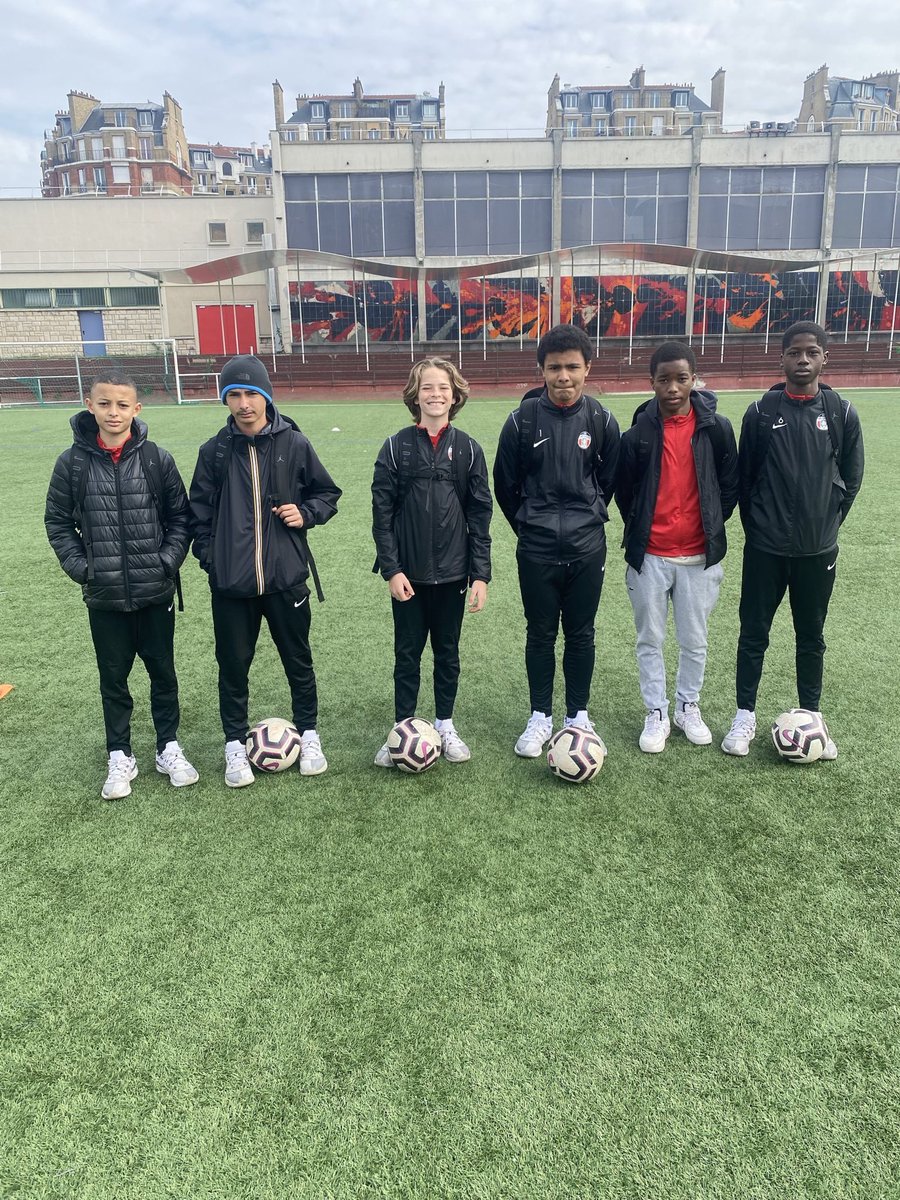 Aujourd’hui on eu lieu les interdistricts U14 

La sélection du district de Paris qui est composée de 6 de nos joueurs U14, ont été opposés aux sélections du 93, 95 et 78. 

3 victoires en 3 matchs pour la sélection du 75. 

Félicitations  ! 

#AllerPAFC🔴🔵