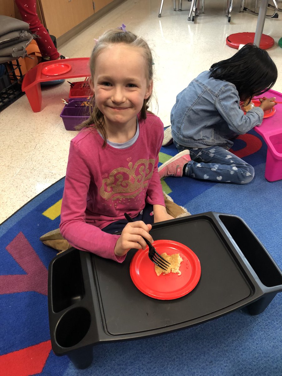 HTyrrellMECC's tweet photo. We had so much fun ending our states of matter unit making pancakes! We turned solids into liquids and liquids into solids using heat! #giraffeclass #statesofmatter #masonmoment @MrsBly_MECC https://t.co/5MBcOOwjlp