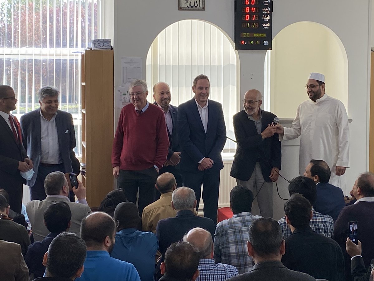 We please to welcome @PrifWeinidog @MarkDrakeford and @Cllr_robstewart to @SwanseaUni @UniversityMosqu Friday congregation and first one to give #RamadanMubarak #EidMubarak to muslim community in Wales @ElbeltagiMohsen @CampusLifeSU @BBCWalesNews @WalesOnline @parvaiz28732963 🌹