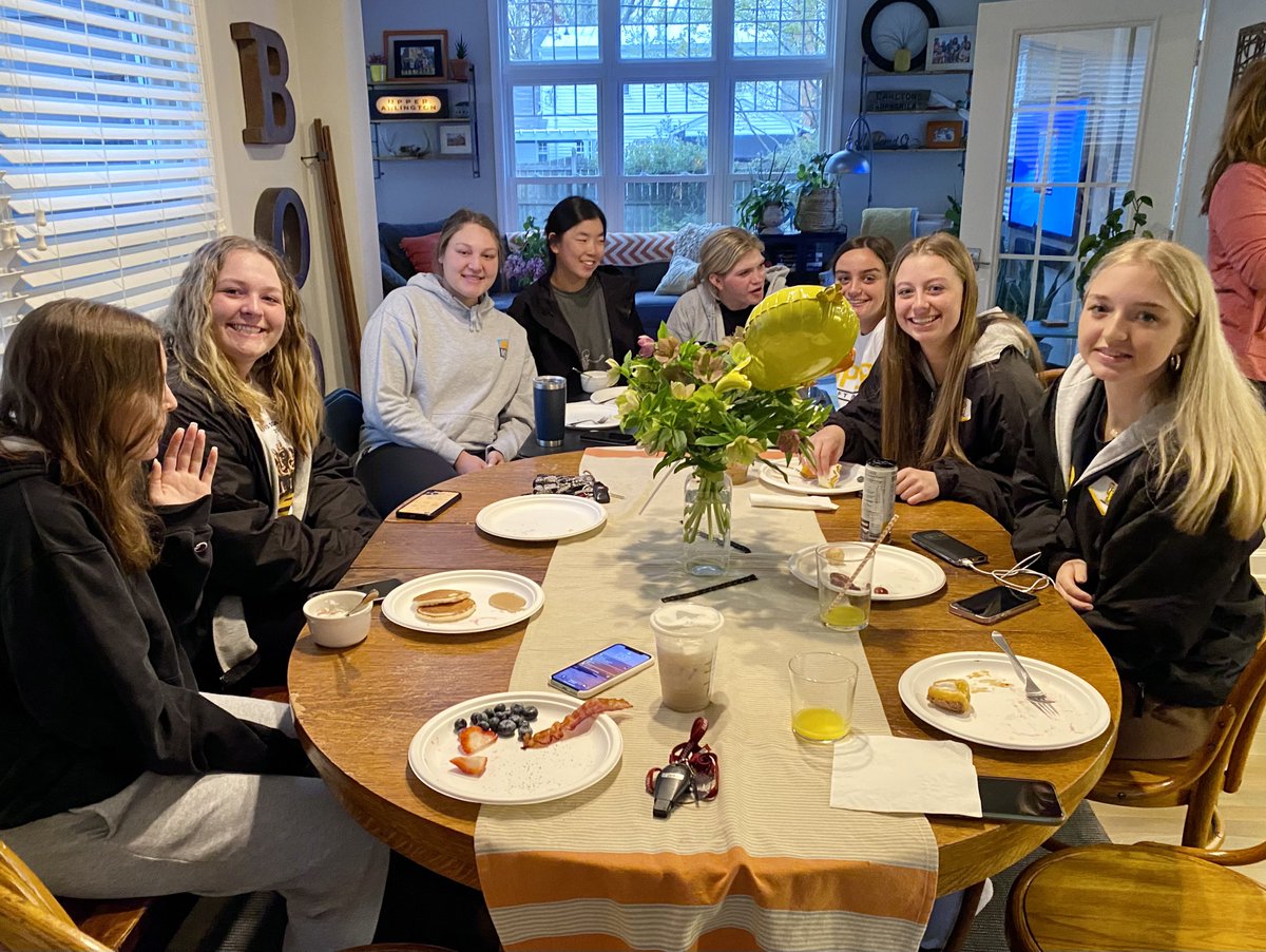 UABearsSB's tweet photo. We kicked off Senior Night festivities with an early morning wake-up and breakfast. Our seniors, Eve, Caroline, Megan and Sophia, will be honored before our home game tonight! #GoBears https://t.co/T150clvv8E