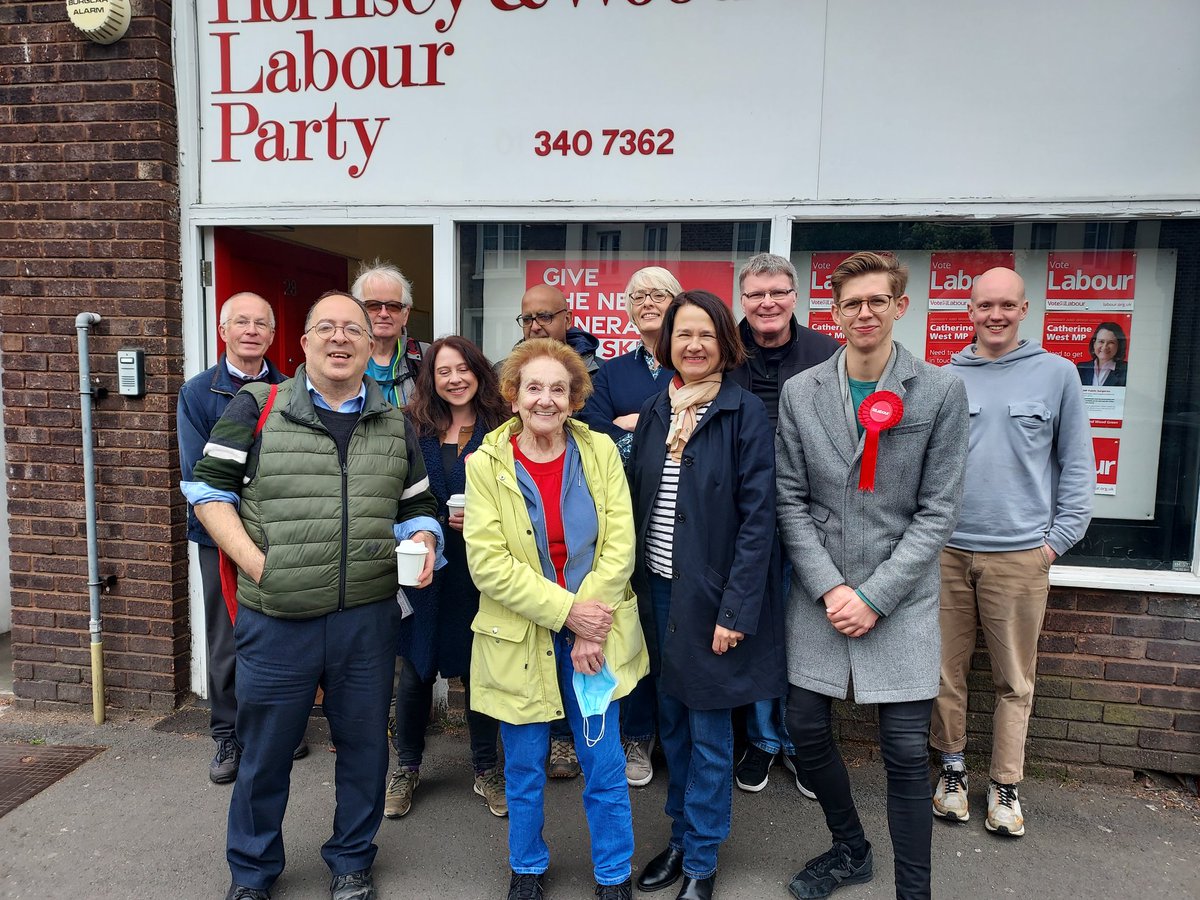 Continuing our push to May 5th and continuing to see people support Labour both nationally and locally. Great to be out with a previous Mayor Viv Manheim (02-03) and of course @CatherineWest1 
@LesterBuxton @cressidajohnson
#VoteLabourMay5th