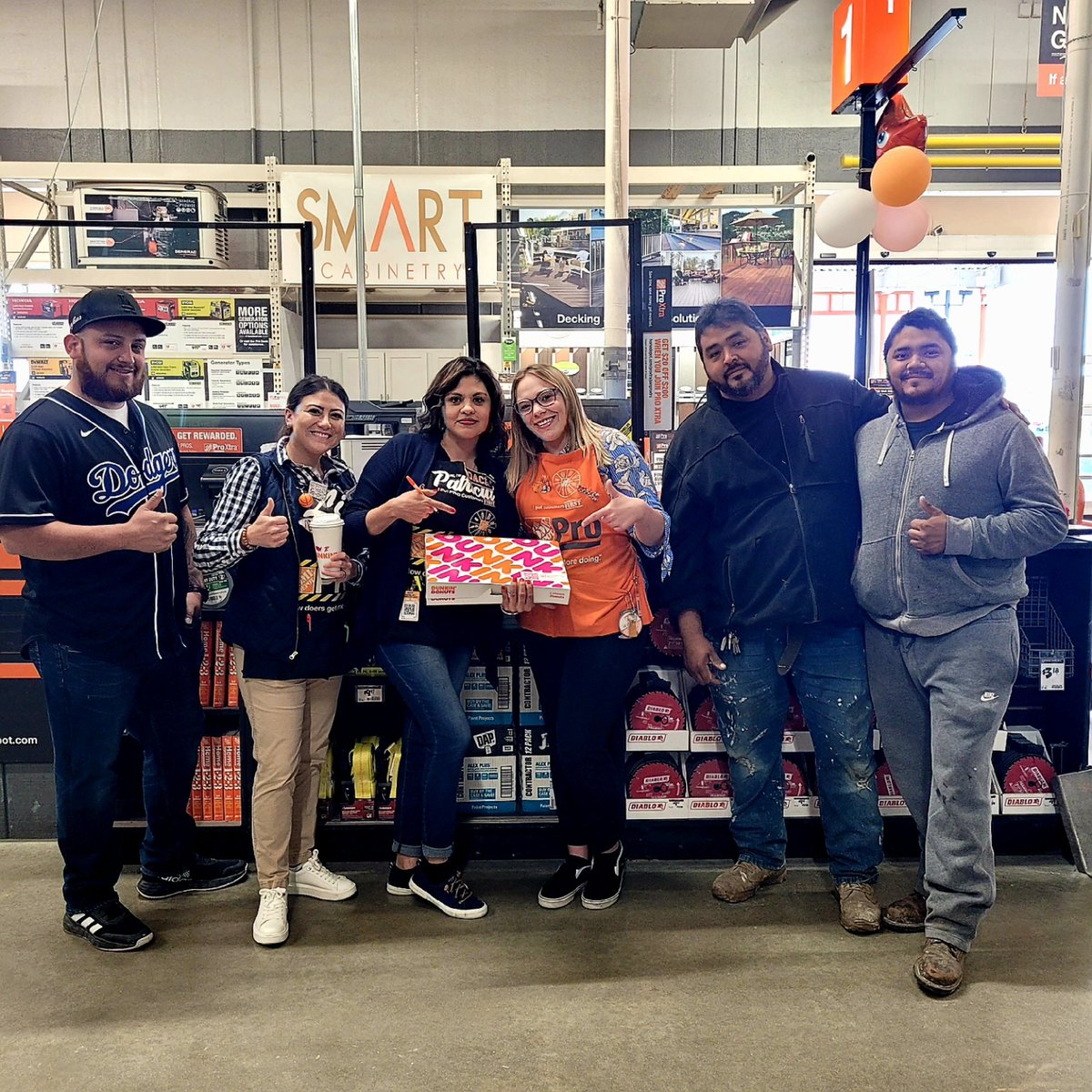 Huge shout out to our Pros for always considering us with coffee and donuts from our favorite place! Thank you guys so much, we appreciate you all! #prostrong2030
#hdprofamily <a href="/BethRoyHD/">Beth Roy</a> #bleedorange <a href="/Manny_CubFan/">manuel romero</a> <a href="/halley_michalak/">Halley Michalak</a> <a href="/EAlvarez_00/">Elizabeth</a> <a href="/CesarCa04080770/">Cesar Castro</a> @ChristyWillste1