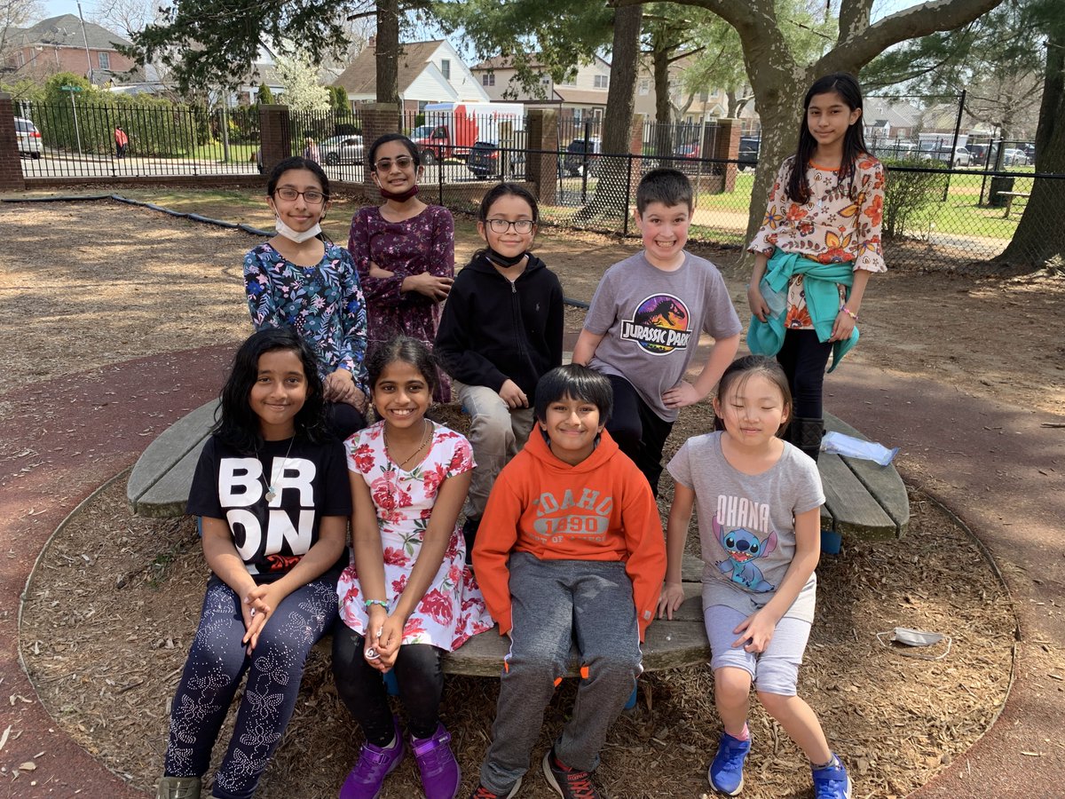 MsStillmansRoom's tweet photo. Some of my favorite smiles that make me smile every day😀 #hgsfamily #myclassrocks #NHPGCP @teamhillside https://t.co/iJSi9hRqli