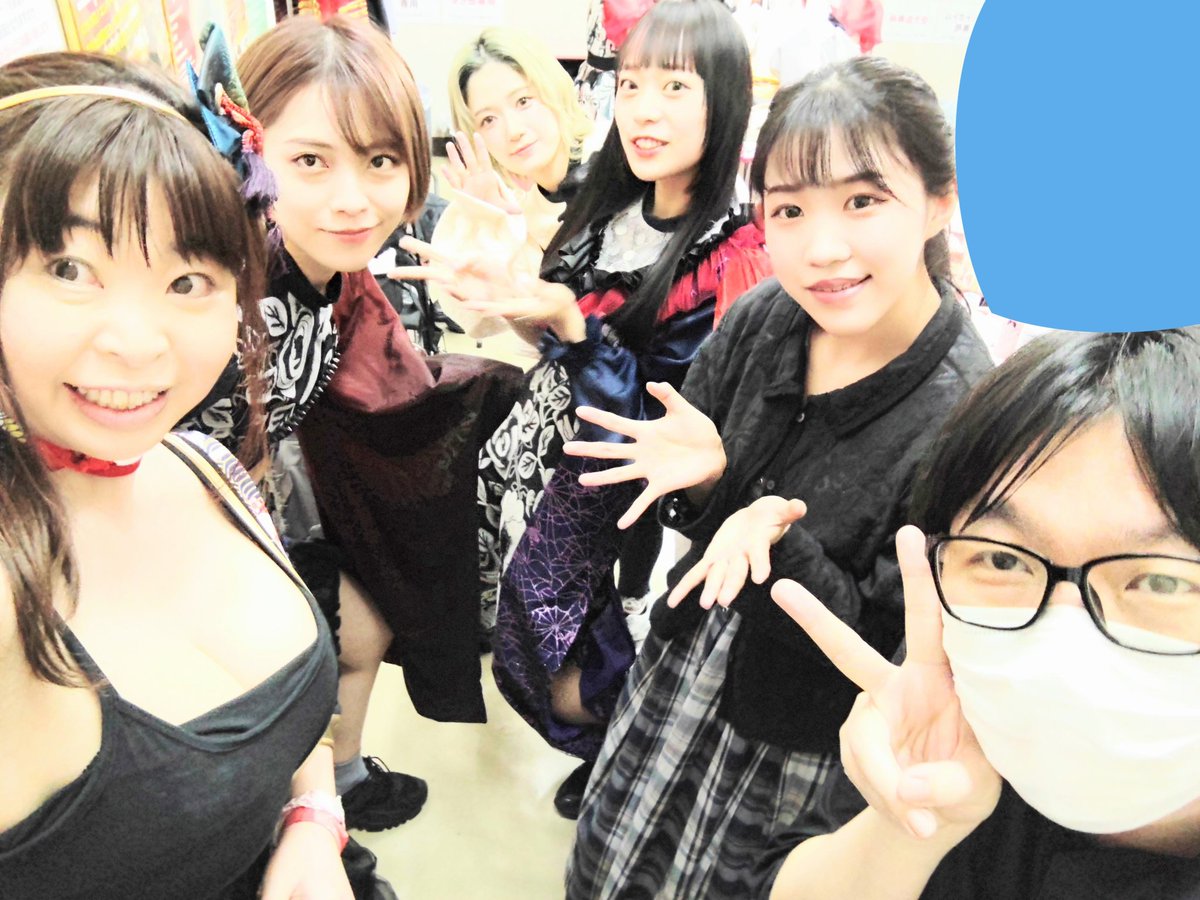 line_sony's tweet photo. ■29日(祝金)池袋LIVE INN ROSA
燃えよギター!燃えよ鍵盤!ままだとピアノの大逆襲
MANACLEさんと✨
今泉 怜さん
柿崎李咲さん
高辻ひなさん
茉音さん
マナクルさんが前のユニットの時に
OKAYANさんが4曲くらい作曲編曲してて、
お会いするの初めて(!)という事でパチリ📷✨ https://t.co/a6EQEskpZS