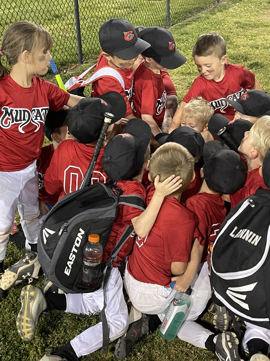 AdamVolkCCS's tweet photo. I absolutely am a blessed guy! My little oneβs first ever Tball game was last night and it was a blast! #itsthelittlethings. #soappreciative https://t.co/8IDIWqHPf8
