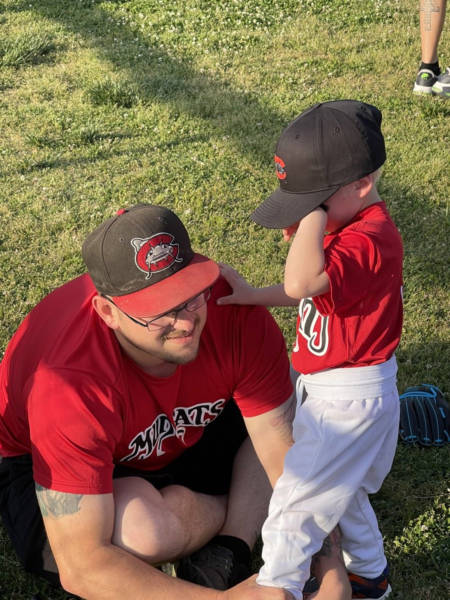 AdamVolkCCS's tweet photo. I absolutely am a blessed guy! My little oneβs first ever Tball game was last night and it was a blast! #itsthelittlethings. #soappreciative https://t.co/8IDIWqHPf8