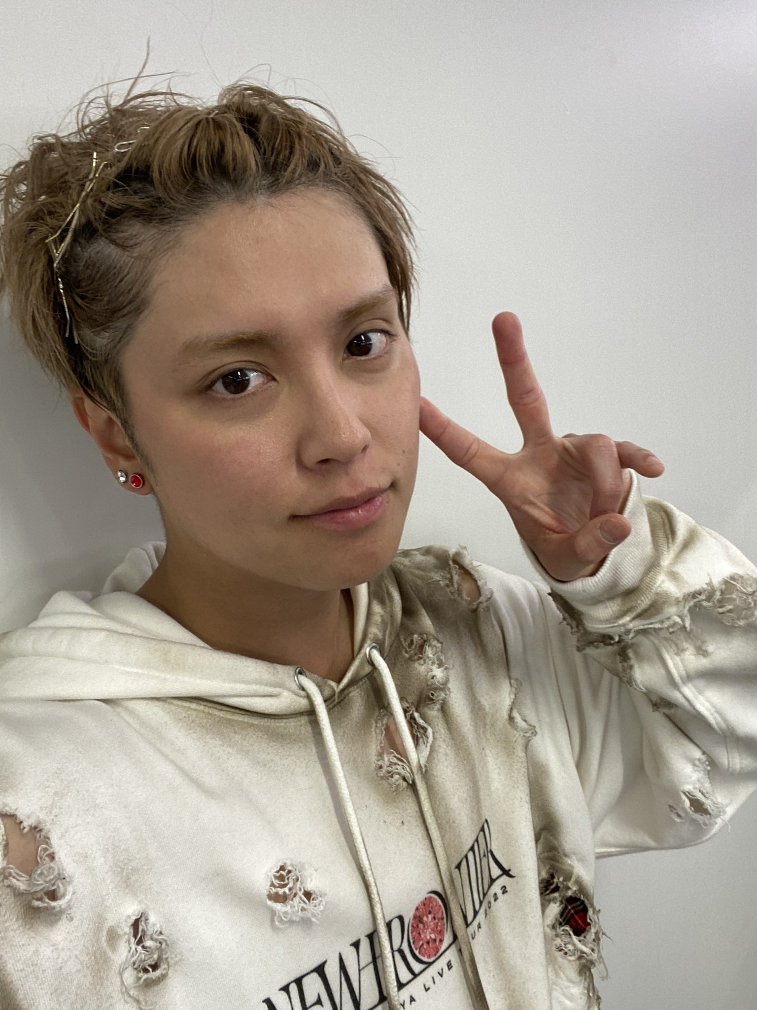 手越祐也 ツアー無事完走 チャレンジングなツアー内容だったけど すごく今後のアーティスト活動の自信になりました 周りにたくさんの笑顔があって本当に幸せだなぁって思います みんないつもありがとう T Co Yobawwimey T Co