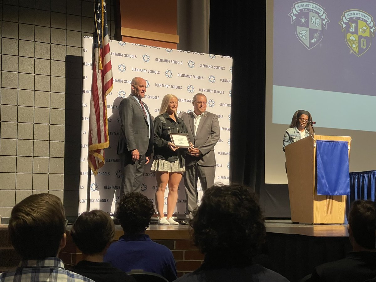 Congrats to <a href="/JaimasonB/">jaimason brooker</a> on being recognized by the <a href="/OlentangySD/">Olentangy Schools</a> for outstanding performance during the fall season. #Patriots 
<a href="/LHSAthleticDept/">OLHS Athletics</a>