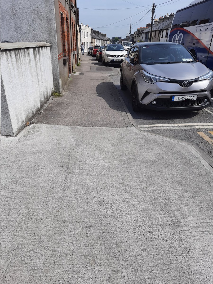 WaShQureshi's tweet photo. Galway walk in the streets today #walk2pray #200daysofwalking and the 28th #30daysoffasting #Ramadhan keep walking https://t.co/j4819lj6pg