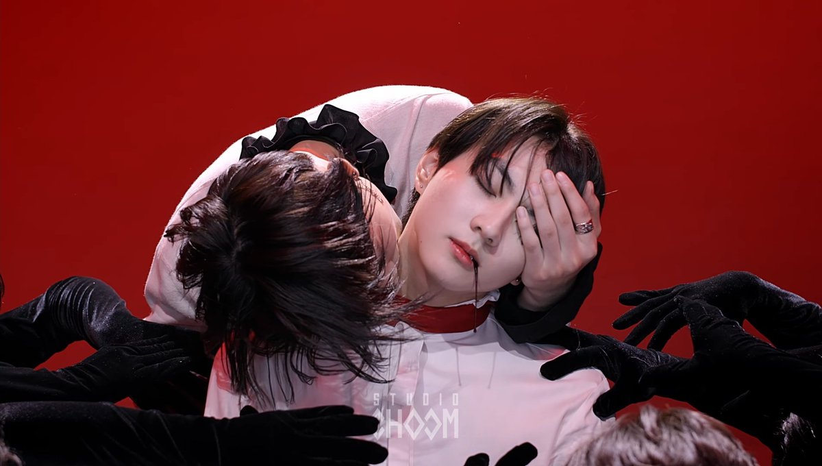 S2imk's tweet photo. @M2MPD @ENHYPEN 시작부터 강렬해서 놀랐어요..
뒤로 갈수록 반��이 있어서 퍼포먼스에 많이 놀라고 감탄했지만 그래도 시작하는 이 부분이 제일 강렬하지 않았나 생각이듭니다!! 믹스엔맥스 첫번째로 우리 막둥이들 불러 주셔서 너무 감사해요!! 덕분에 멋진 퍼포먼스보고 한번 더 반하네요❣

#MIXandMAX_ENHYPEN https://t.co/IyXUs0V8HR