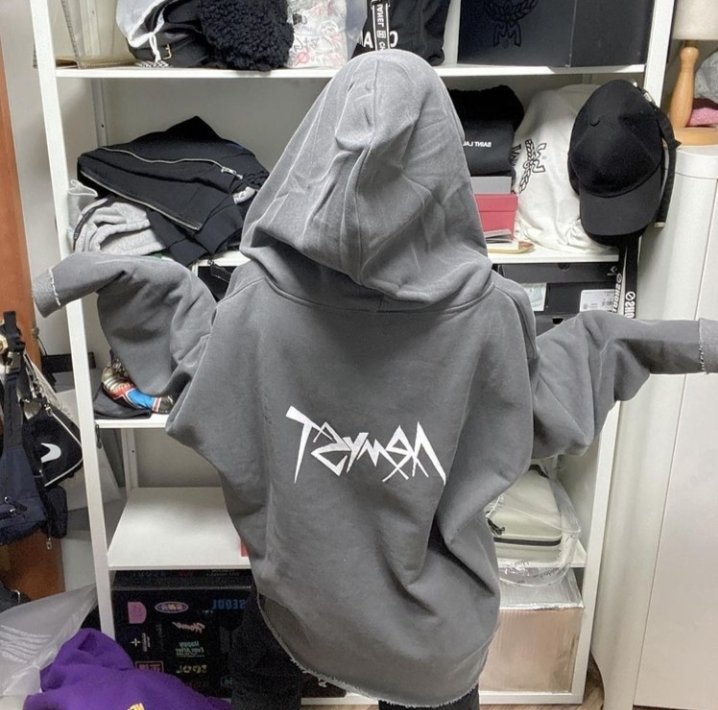 PurpleHeartOfic's tweet photo. Cualquier persona interesada en la merch que envie mensaje por Instagram @PurpleHeartOficial aquí no sigue dando error 🥺
Con el código BUTTER07 tenéis descuento de 20 dólares 💜 https://t.co/pMCtIW8455