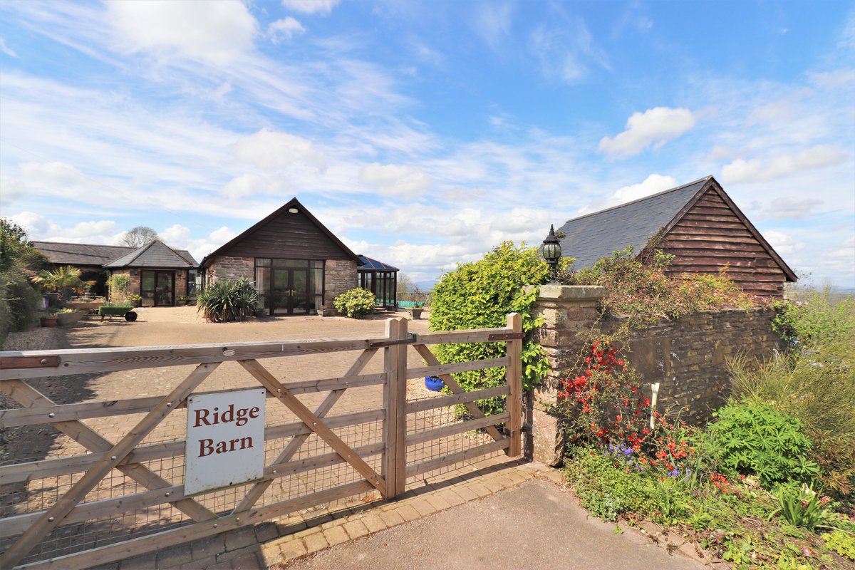 RRKProperty's tweet photo. For sale with Roscoe Rogers and Knight!!
This pair of tithe barns are set just under 9 acres of pastureland. With glorious panoramic views, 3 beds, two storey detached stone barn/garage with rooms above,  further useful outbuildings and extensive parking. 
#barn #barnforsale https://t.co/1UX1004cMx
