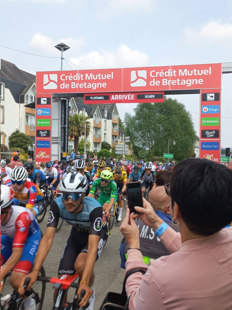 Belle présence du CMB à l'arrivée du tour de Bretagne à Scaer 🤗👏