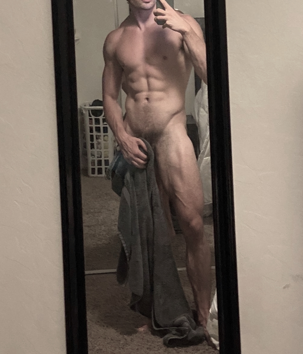 OfConturbatus's tweet photo. Oh no! His finger slipped and now everybody's received the photo. https://t.co/ClSyhWy3r7