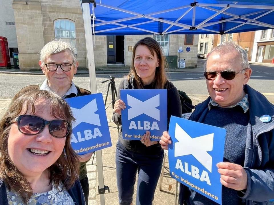 Alba2ndvote's tweet photo. Alba Scottish Borders - Lots of people giving Alba their first preference vote. A really positive morning in the sun in Jedburgh! 🗳️ https://t.co/xj0Lvvm8Pk