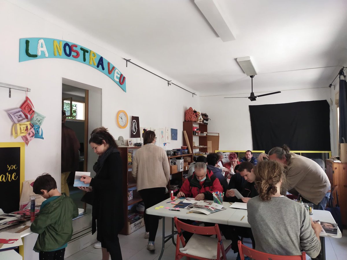 formadelssomnis's tweet photo. Avui hem iniciat els tallers de collage a @LaNostraVeu_SM amb na Laura Torres.
Ha estat una experiència molt agradable. 😊 Aquí us deixam un petit tast. 👇🏼👀
Dia 20 de maig anirem a l'Hospital d'Inca.
#mostrammonstres #laformadelssomnis #uib #filcat #salutmental https://t.co/YpfqzudDTe
