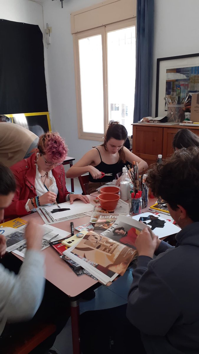 formadelssomnis's tweet photo. Avui hem iniciat els tallers de collage a @LaNostraVeu_SM amb na Laura Torres.
Ha estat una experiència molt agradable. 😊 Aquí us deixam un petit tast. 👇🏼👀
Dia 20 de maig anirem a l'Hospital d'Inca.
#mostrammonstres #laformadelssomnis #uib #filcat #salutmental https://t.co/YpfqzudDTe