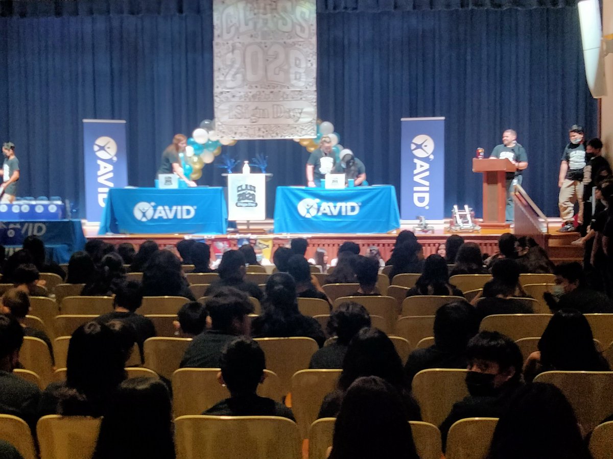 AVID iSign Day. It's kind of a big deal!! <a href="/RISDAcademy/">RISD Academy</a> @ArmstrongPhys <a href="/esavidabilingue/">Camilo Martínez M.A. (He/Him)</a>