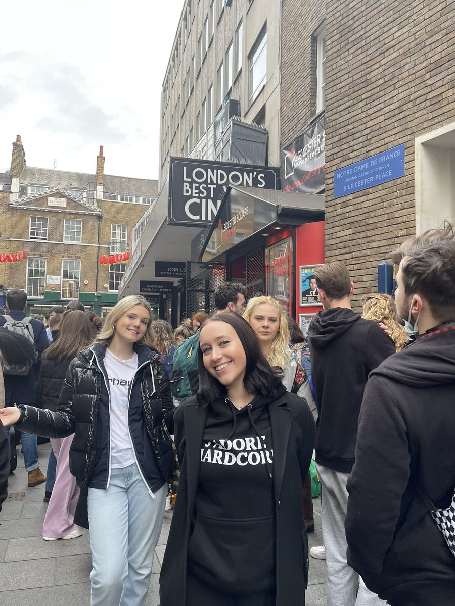 Our <a href="/FourthMonkeyTC/">Fourth Monkey</a> showcase is done &amp; completed!😛💪 Being photobombed below by <a href="/hannahblaine13/">Hannah Blaine</a> and <a href="/phoebebakker/">phoebe_ruine</a>.