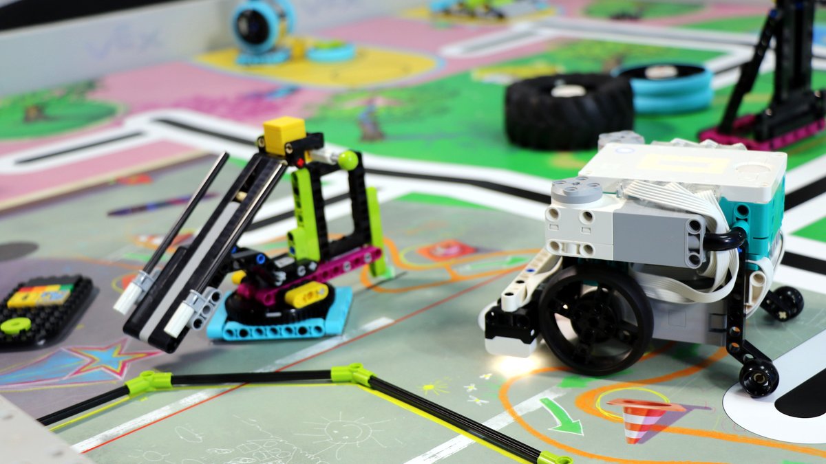fllcasts's tweet photo. Just a reminder that we have a whole new #course for #LEGO #Mindstorms Robot #Inventor. Enjoy -->
https://t.co/EecxZuRylG
#stemeducation #legorobotics #Robots #robotinventor #fll #firstlegoleague #robotics #roboticscompetition https://t.co/S7qRBkvyVo