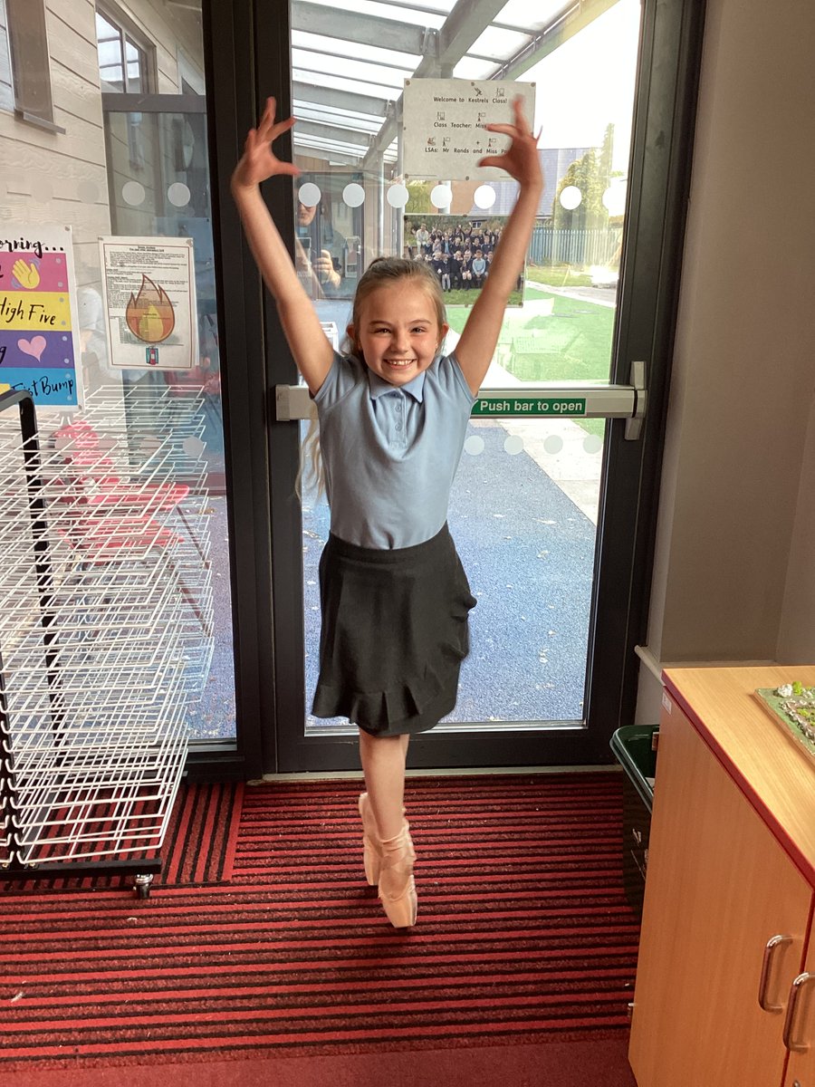 Celebrating #internationaldanceday in Year 4 today with a beautiful ballet performance from one of our superstars! 🌟