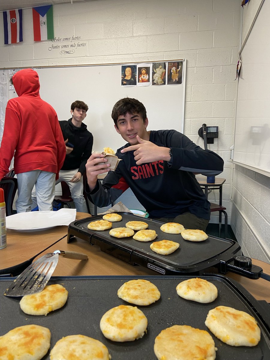 saintslanguages's tweet photo. Cooking “arepas con queso”  in the Spanish 2 classroom 😋🫓@saintsconnect #saintsconnect #saintslanguages https://t.co/kxZeYIOtVe